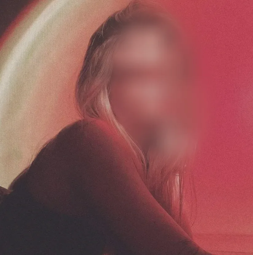 Azzurra, 23 anni